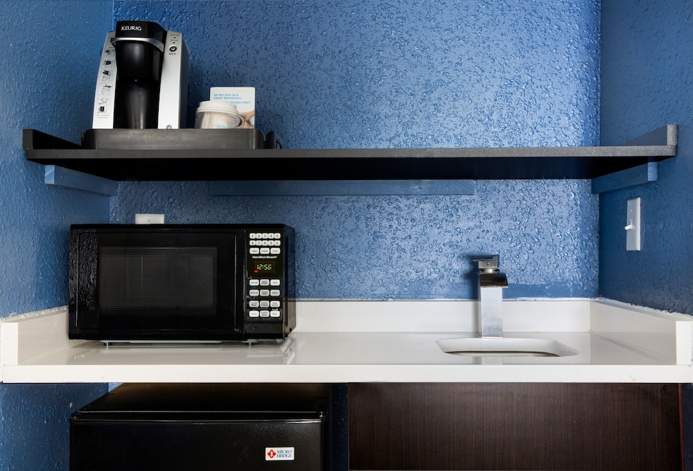 holiday inn express and suites dayton huber heights by ihg