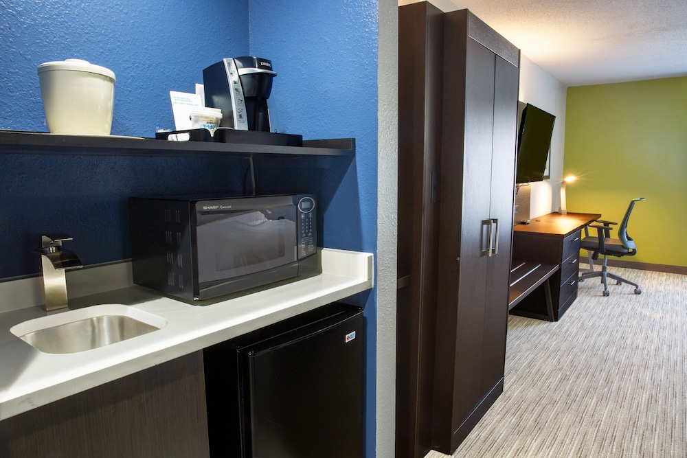 holiday inn express and suites dayton huber heights by ihg