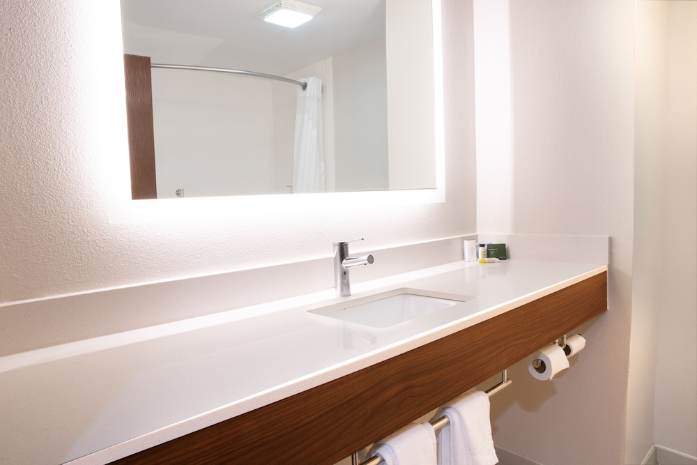 holiday inn express and suites dayton huber heights by ihg