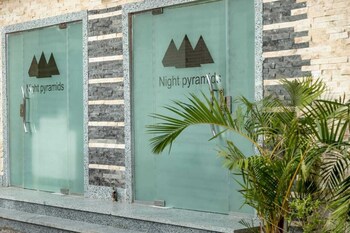 night pyramids inn