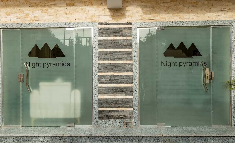 night pyramids inn