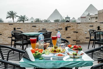 night pyramids inn