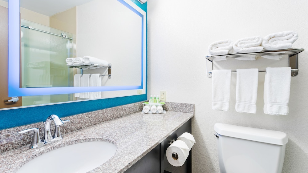holiday inn express and suites wyomissing an ihg hotel