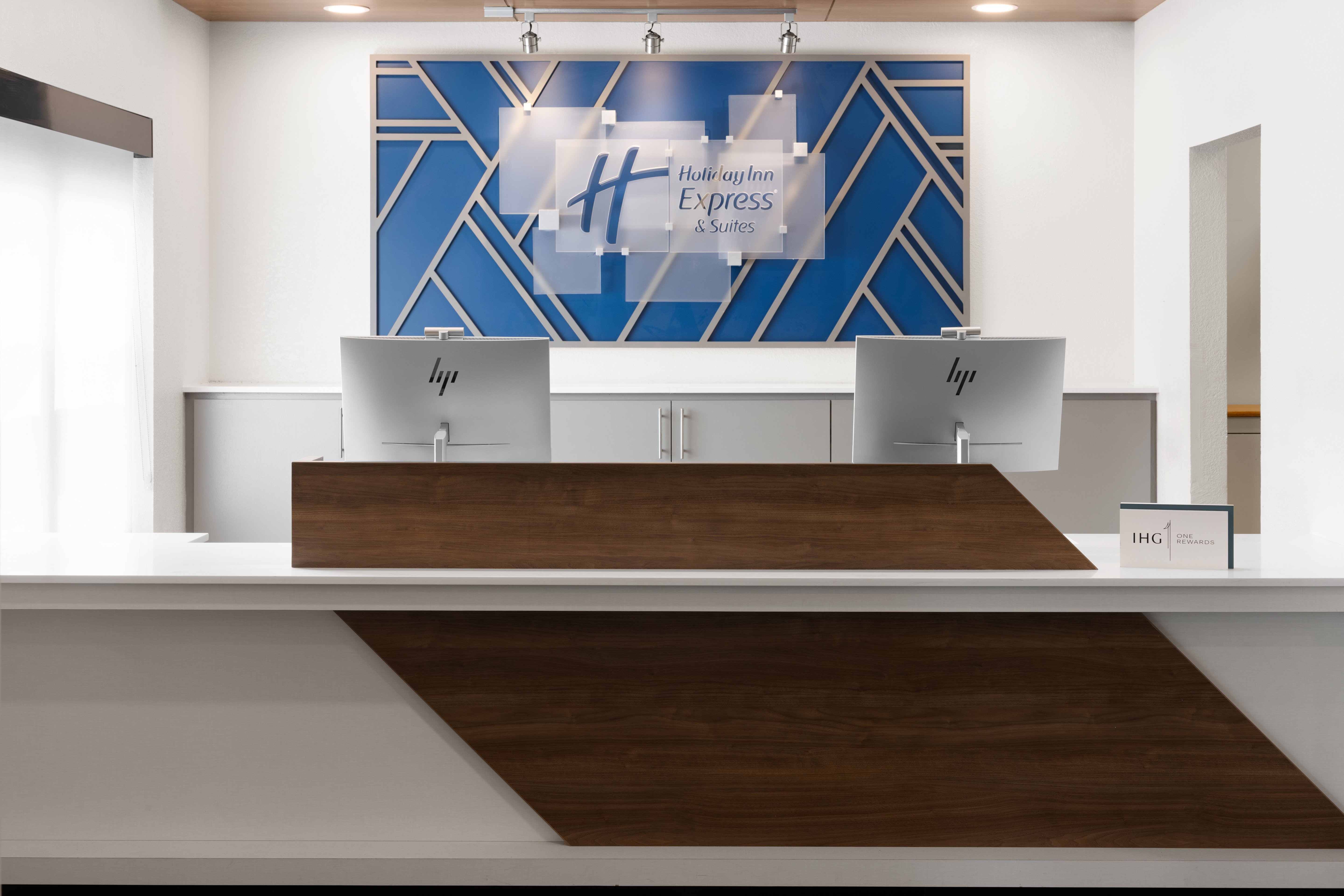 holiday inn express and suites wyomissing an ihg hotel