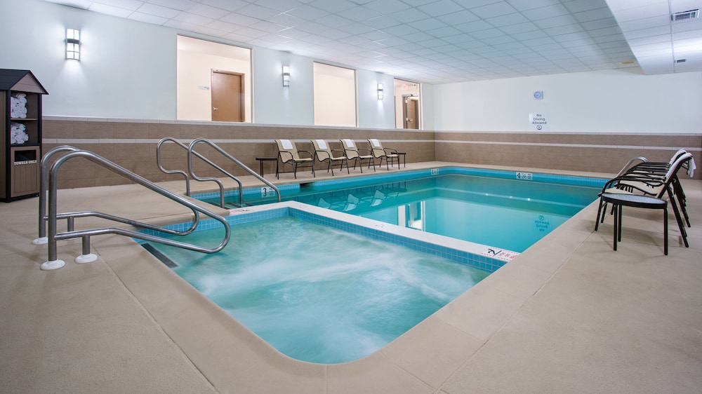 holiday inn express and suites wyomissing an ihg hotel