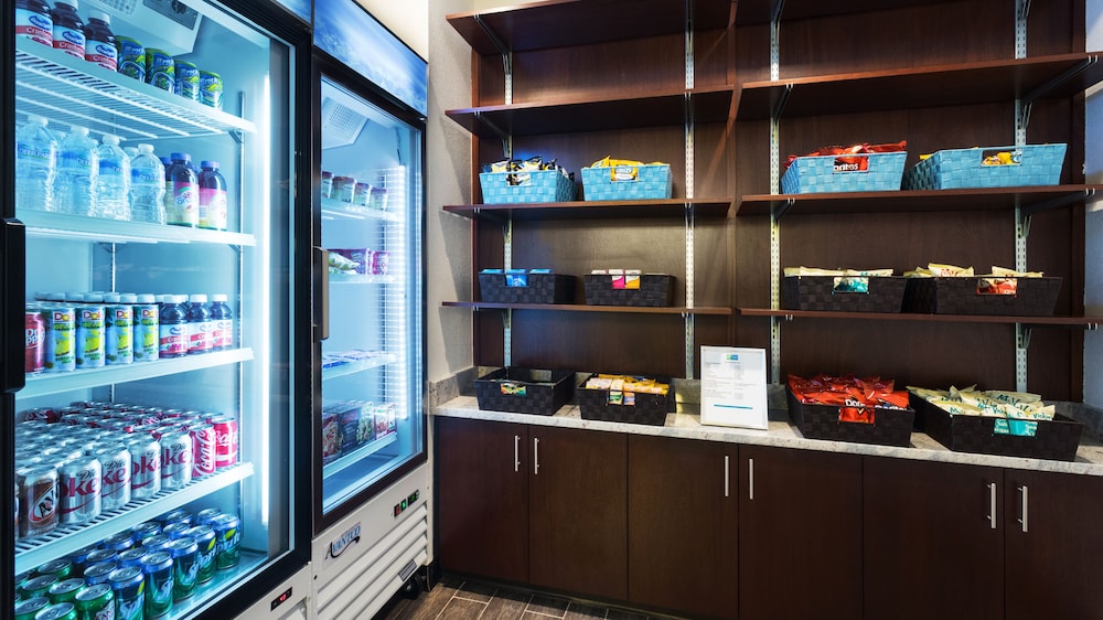 holiday inn express and suites wyomissing an ihg hotel
