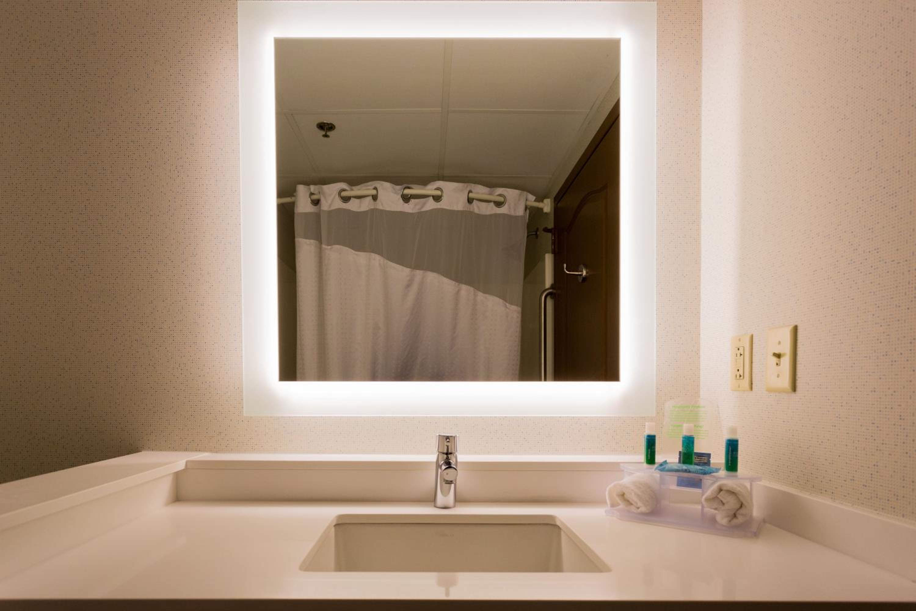 holiday inn express and suites reading by ihg
