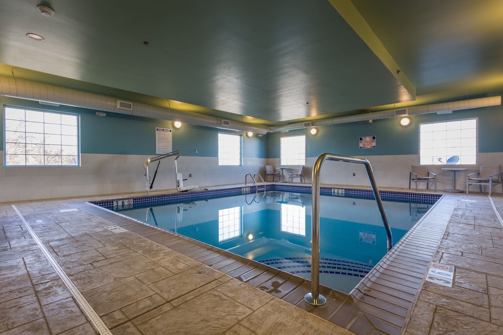 holiday inn express and suites reading by ihg