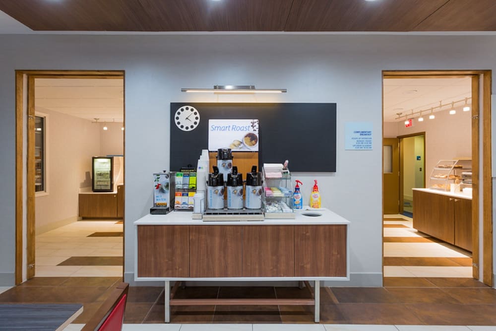 holiday inn express and suites reading by ihg