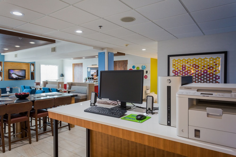 holiday inn express and suites reading by ihg