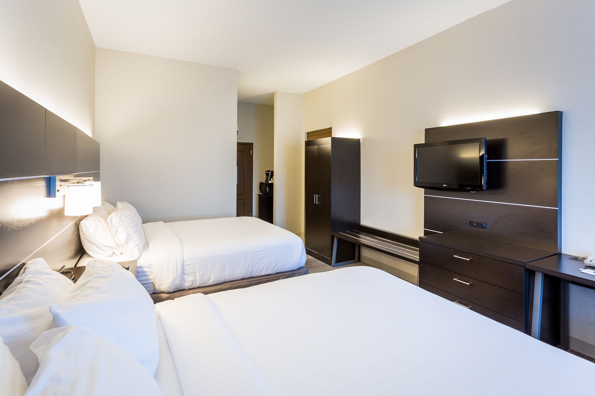 holiday inn express and suites reading by ihg