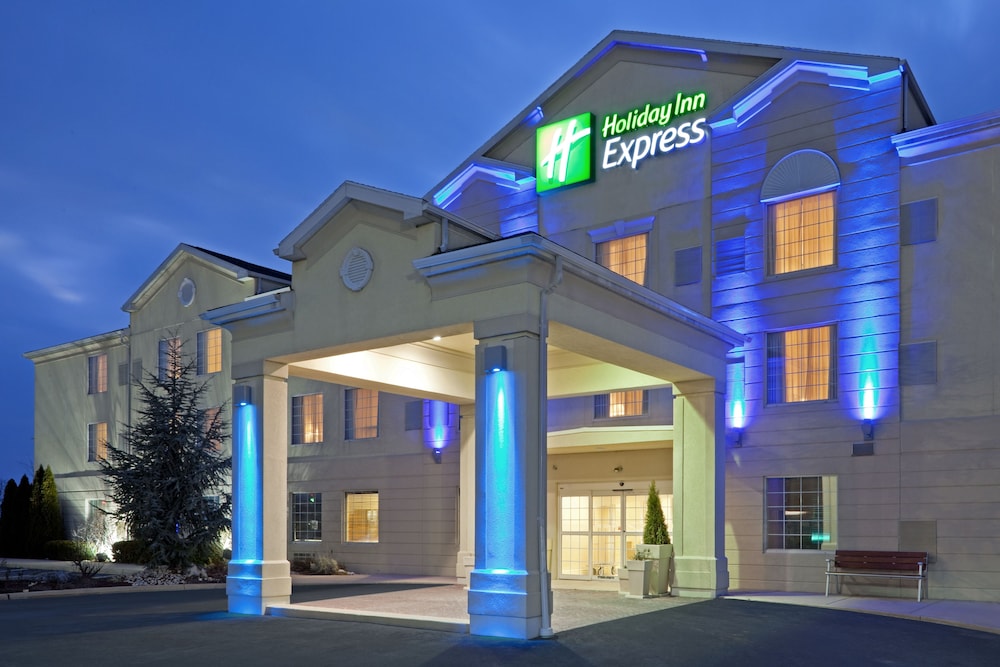 holiday inn express and suites reading by ihg