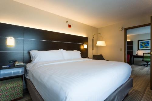 holiday inn express and suites reading by ihg