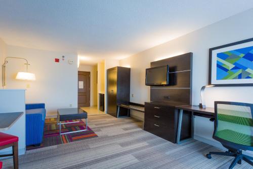 holiday inn express and suites reading by ihg