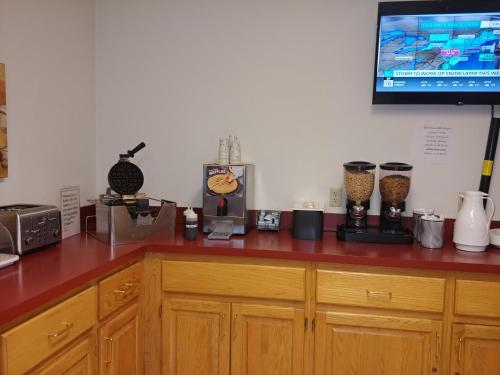 americas best value inn charlotte mi