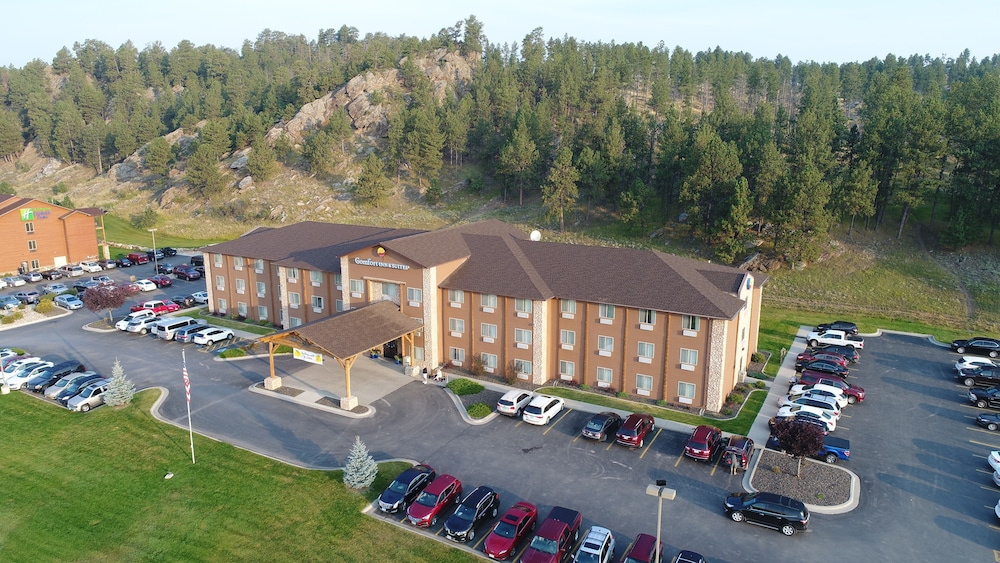 comfort inn and suites custer