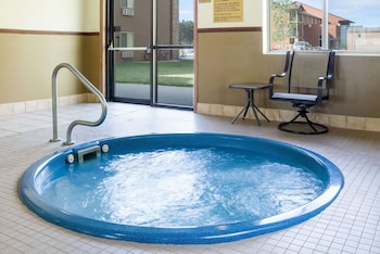 comfort inn and suites custer