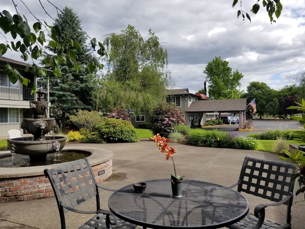 village inn springfield