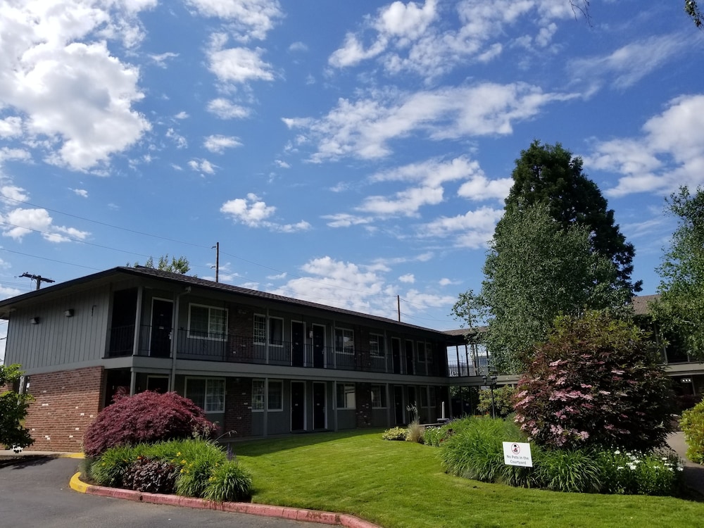 village inn springfield