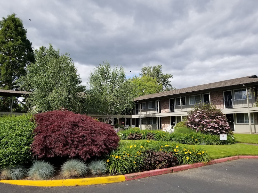 village inn springfield