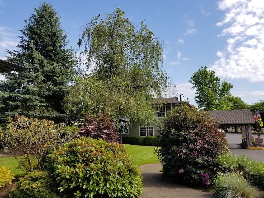 village inn springfield