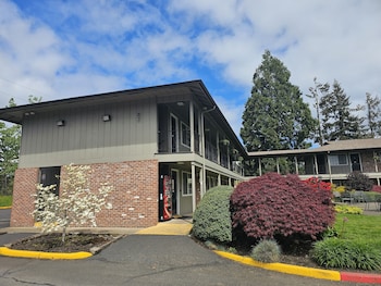 village inn springfield