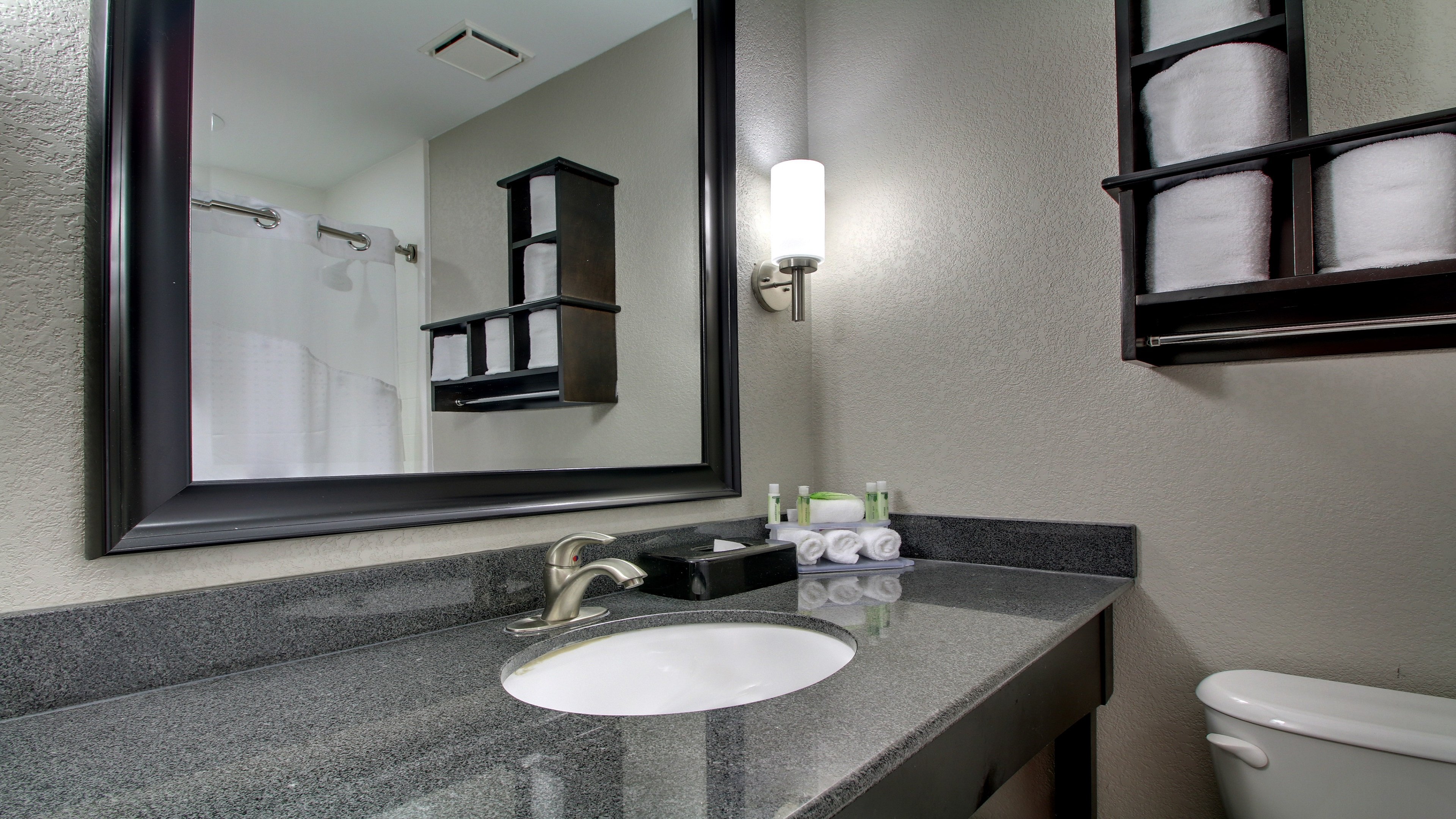 holiday inn express and suites jackson downtown co