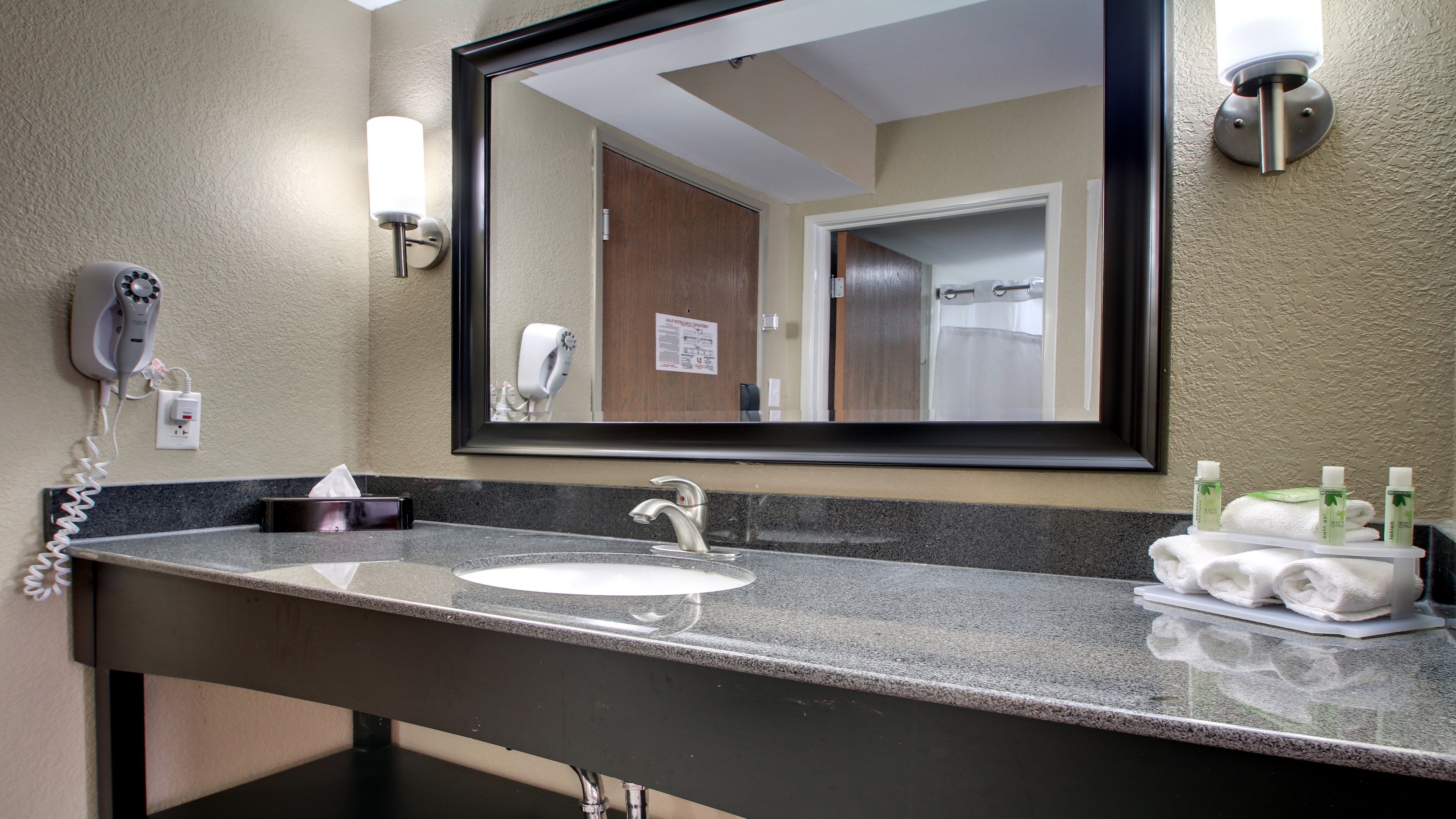 holiday inn express and suites jackson downtown co
