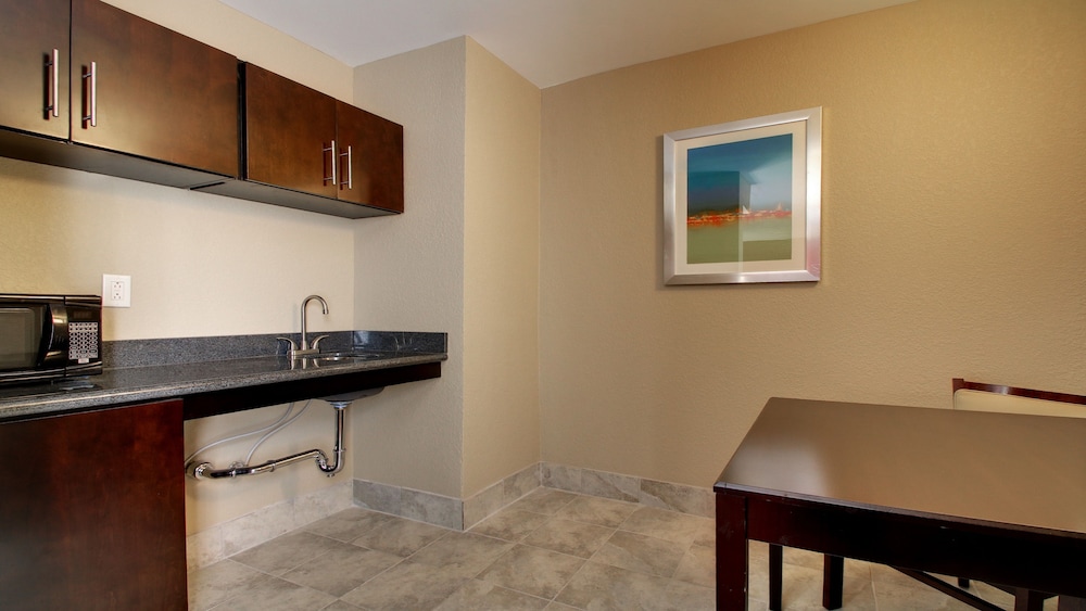 holiday inn express and suites jackson downtown co