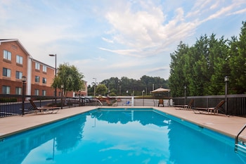 Holiday Inn Exp Winston Salem By Ihg,Winston-Salem>>Winston - Salem,3 star