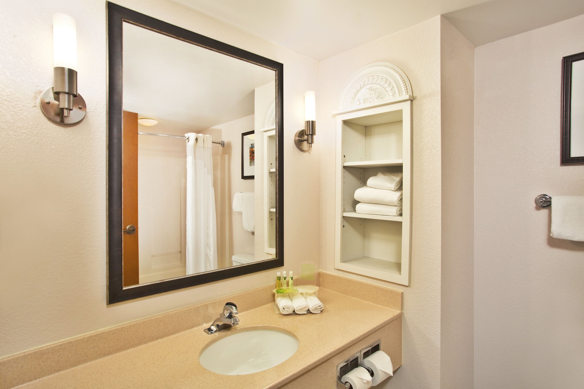 holiday inn express and suites harrington