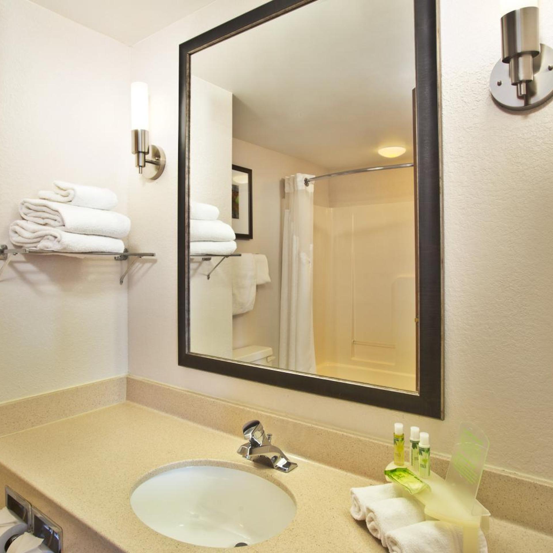 holiday inn express and suites harrington