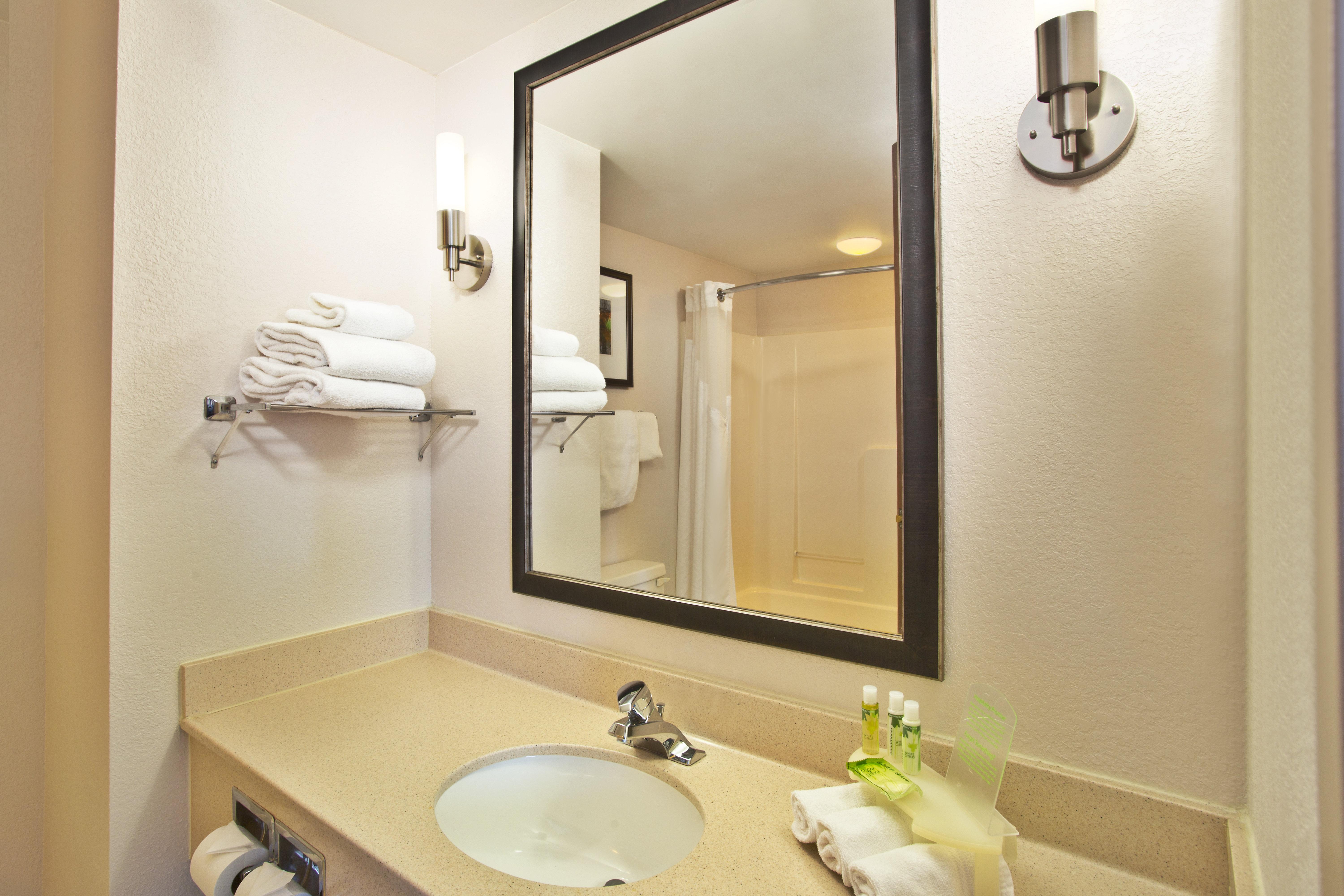 holiday inn express and suites harrington