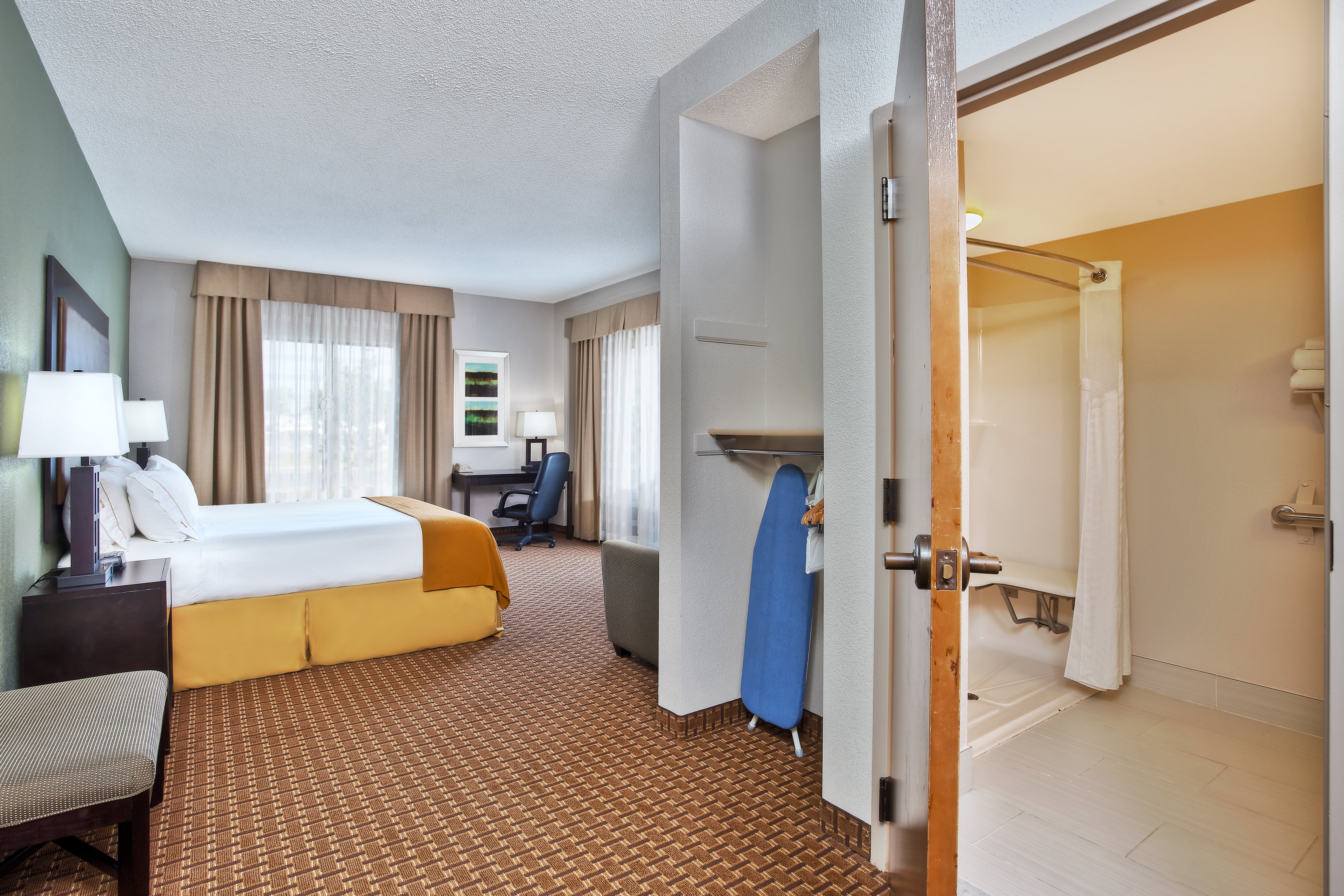 holiday inn express and suites harrington