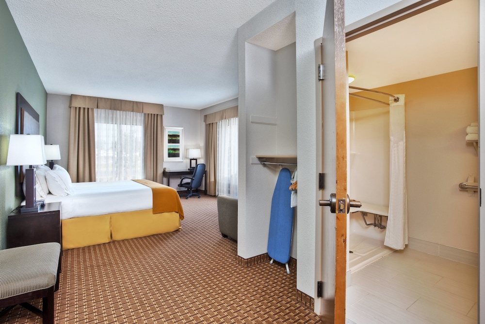 holiday inn express and suites harrington