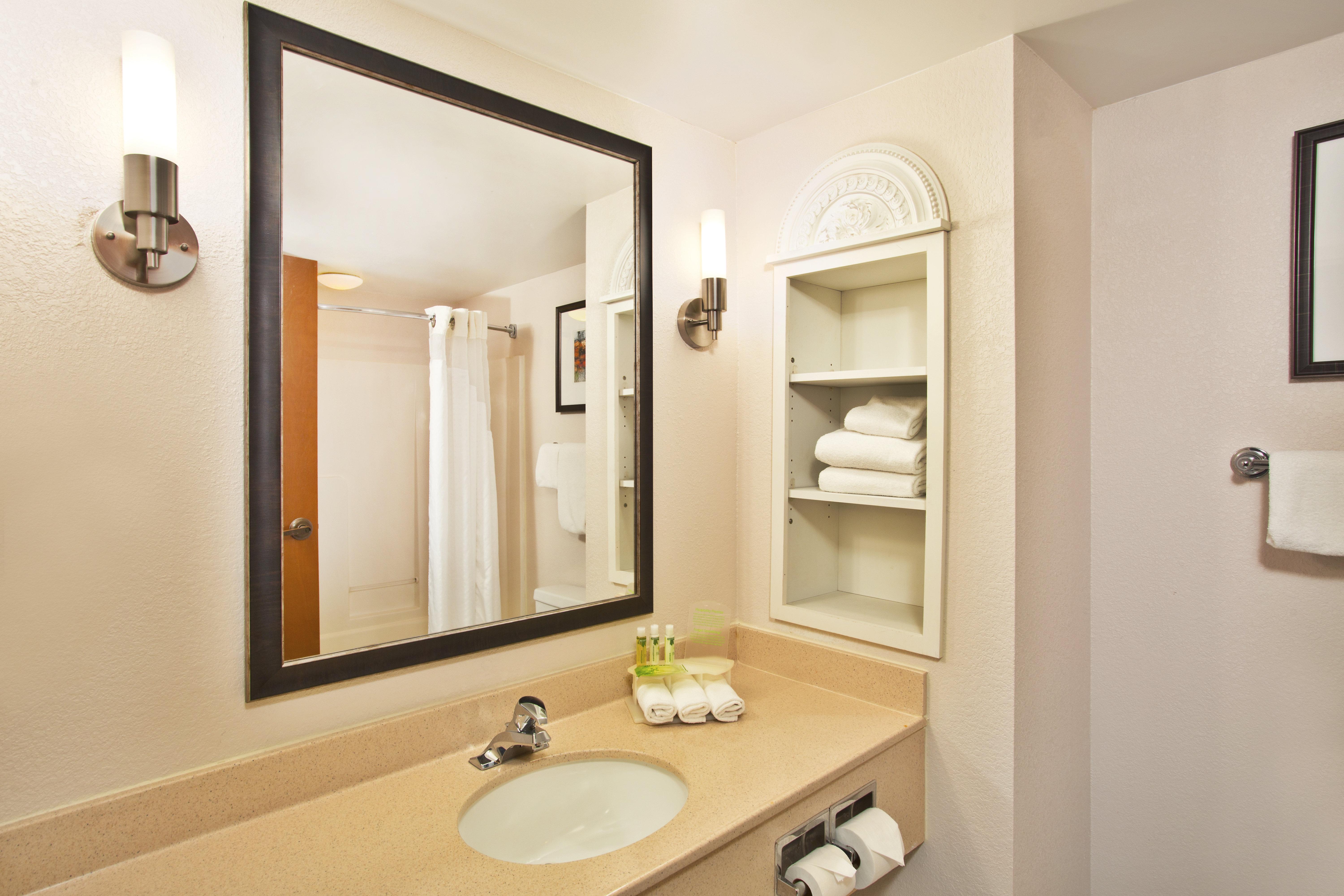 holiday inn express and suites harrington