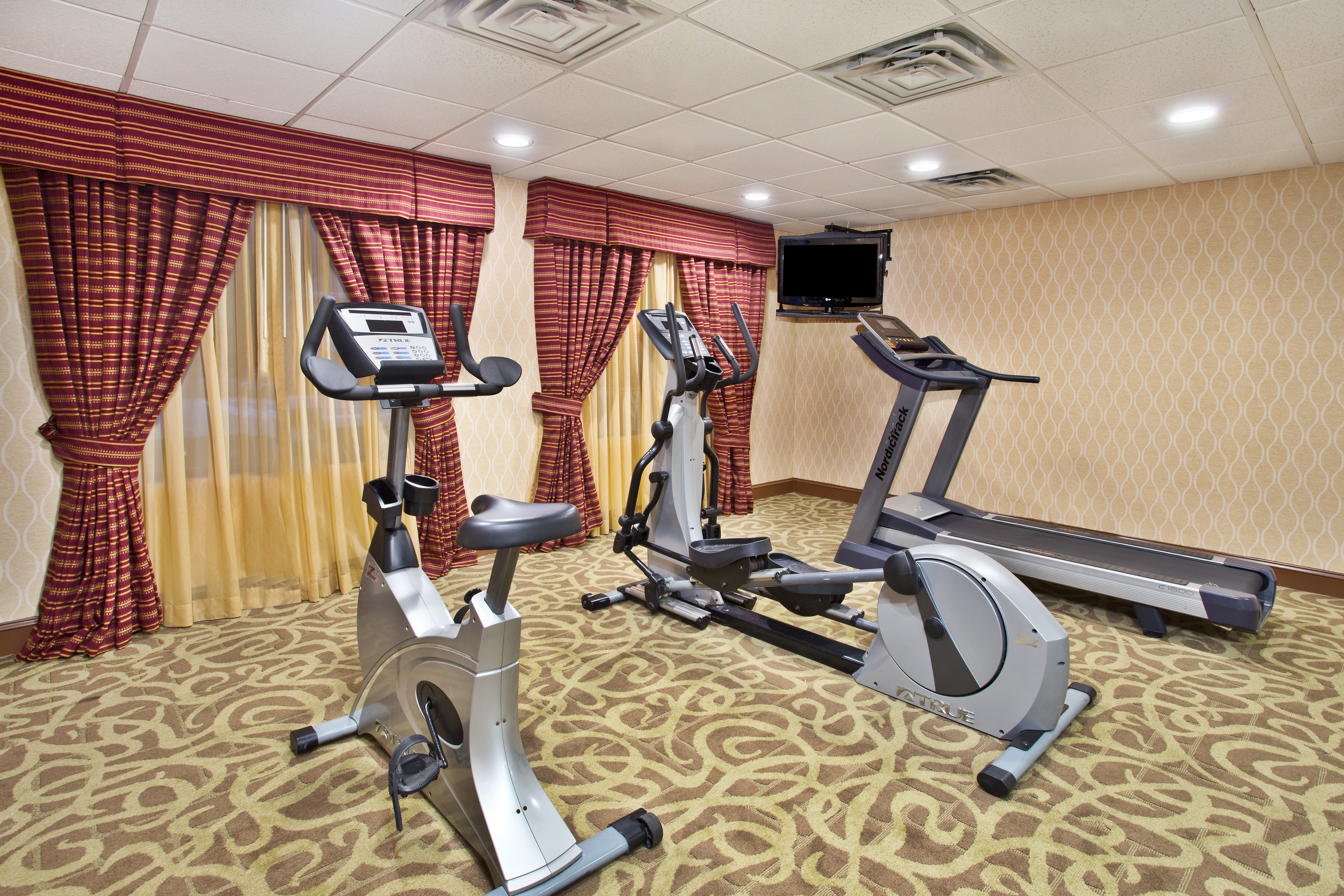 holiday inn express and suites harrington
