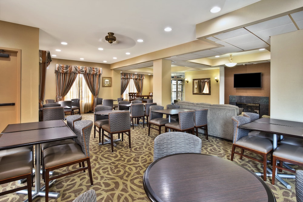 holiday inn express and suites harrington
