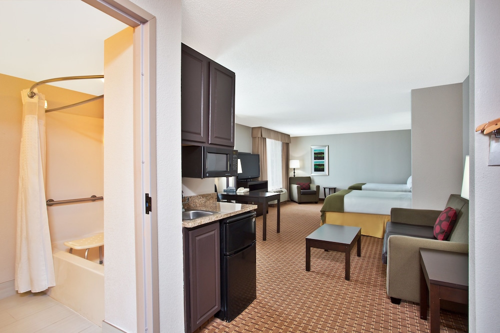 holiday inn express and suites harrington