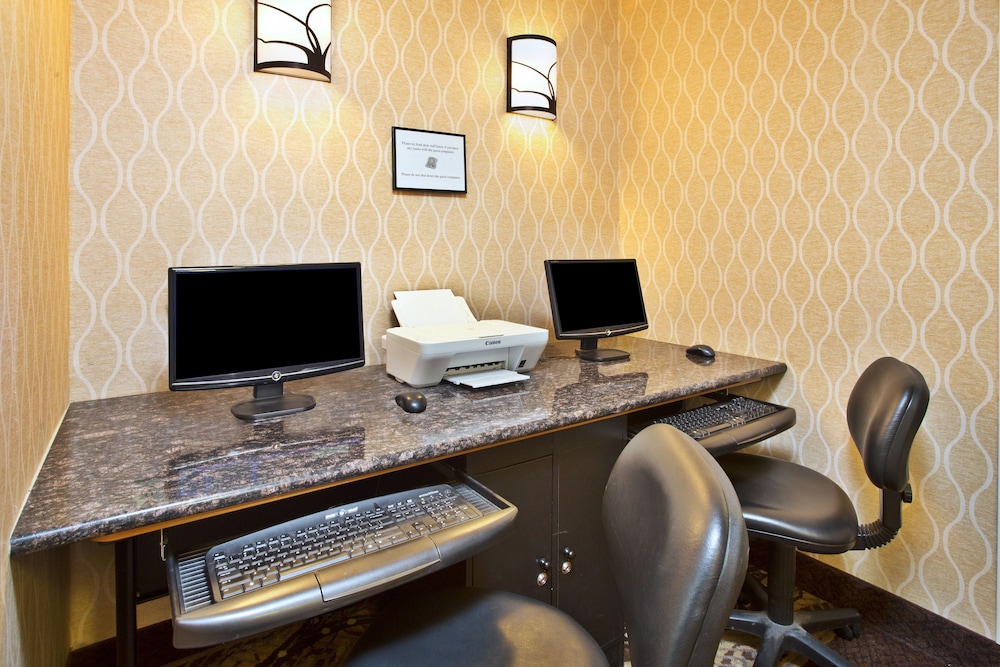 holiday inn express and suites harrington