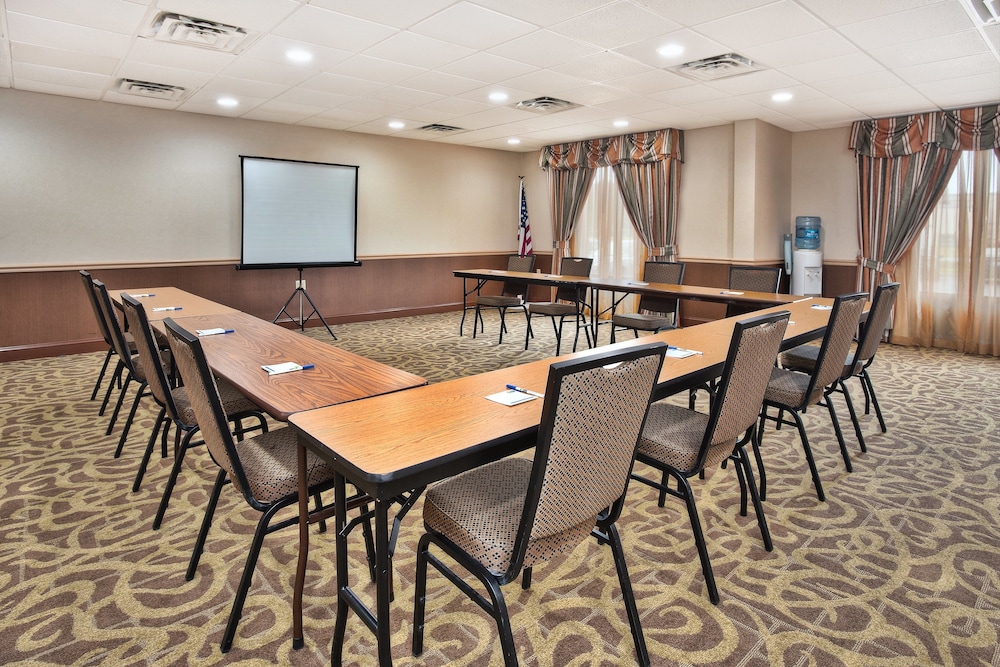 holiday inn express and suites harrington