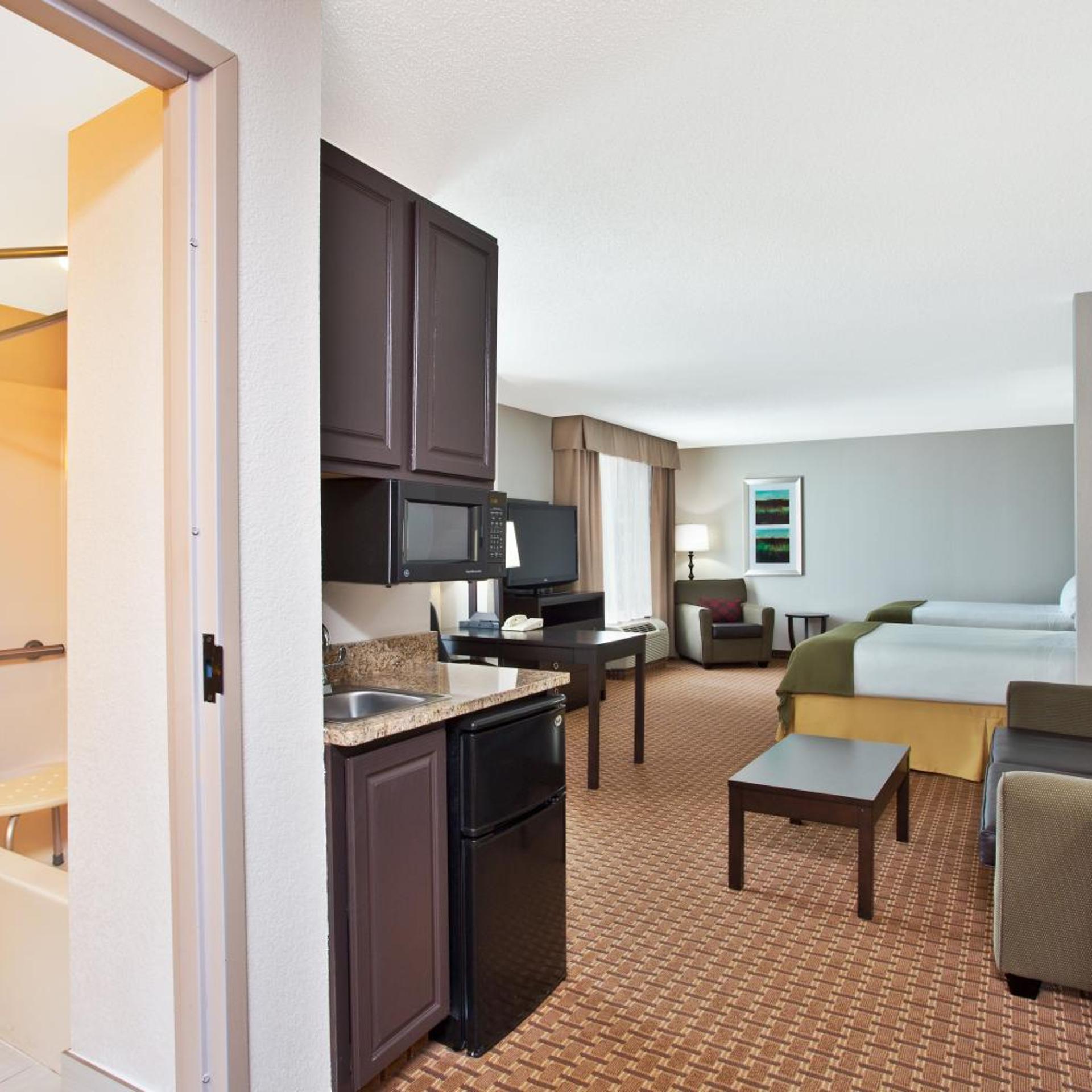 holiday inn express and suites harrington