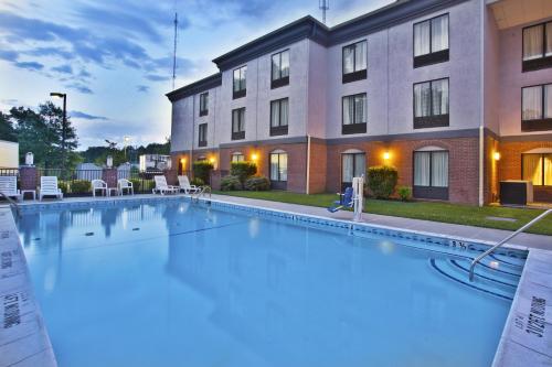 holiday inn express and suites harrington