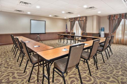 holiday inn express and suites harrington