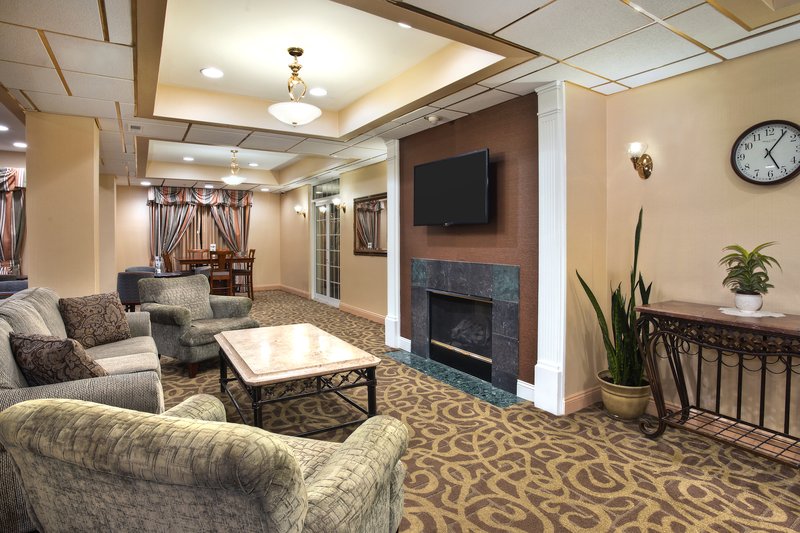 holiday inn express suites harrington dover area
