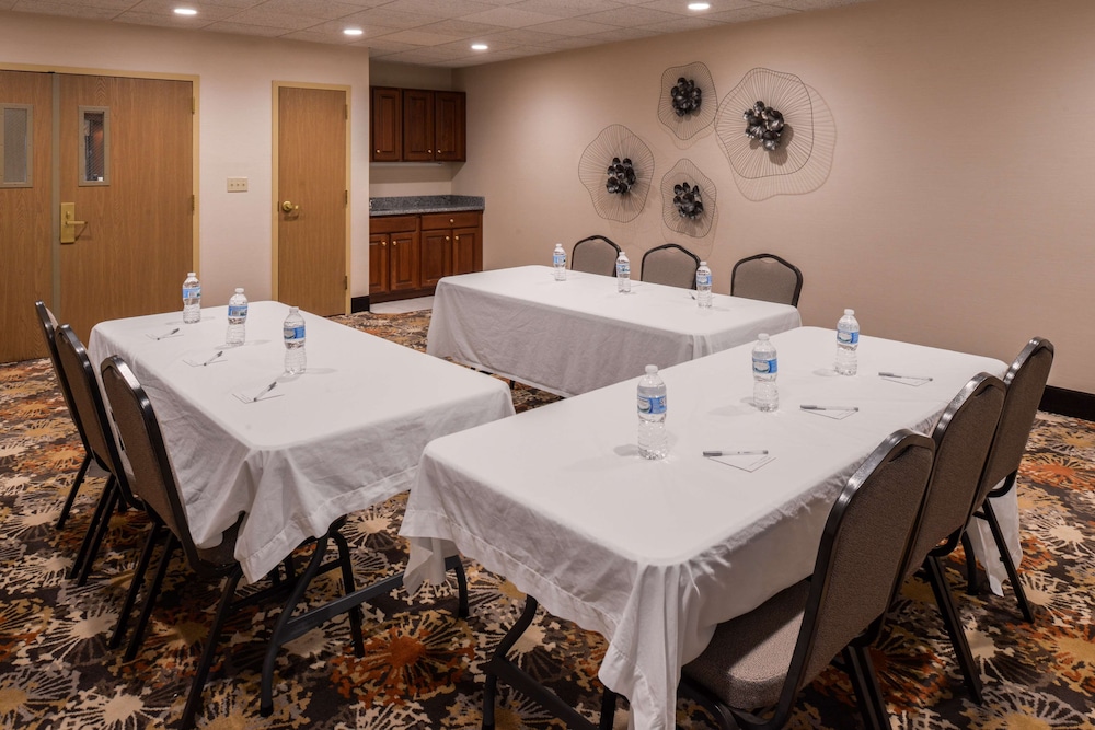 hampton inn elkhart in