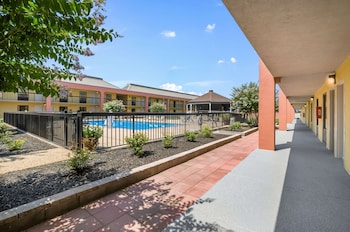quality inn fredericksburg central park area