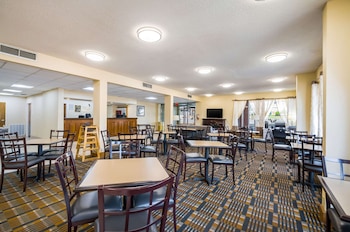 quality inn fredericksburg central park area