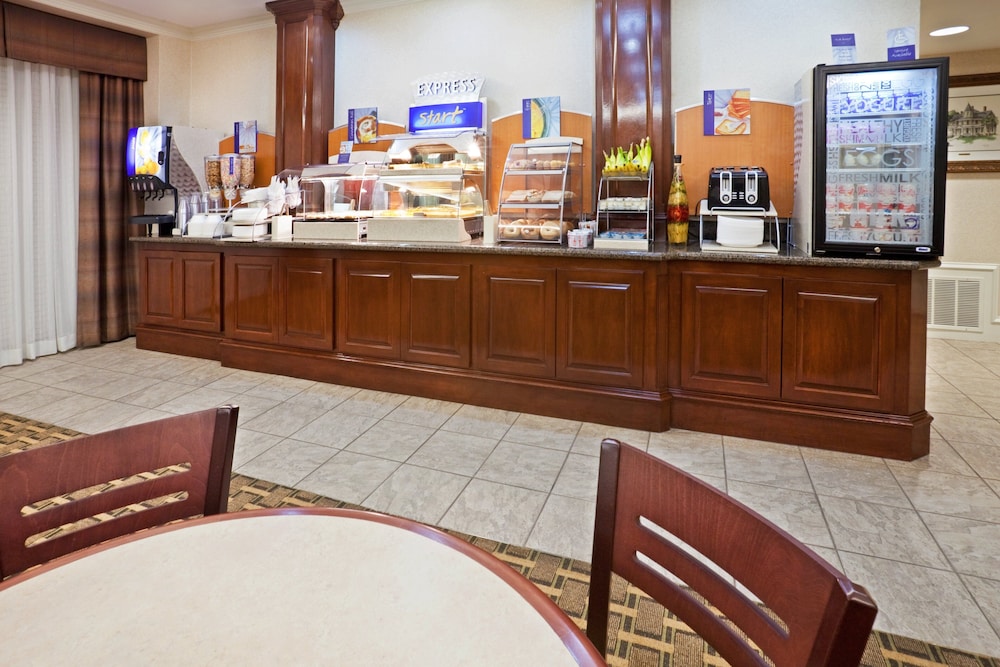 holiday inn express and suites waxahachie by ihg