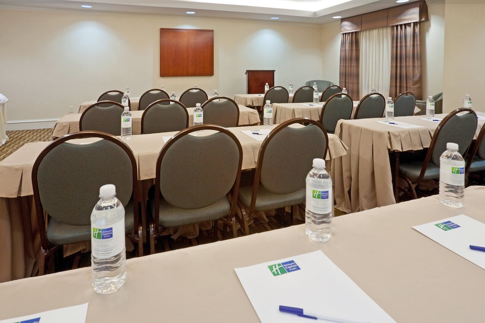 holiday inn express and suites waxahachie by ihg
